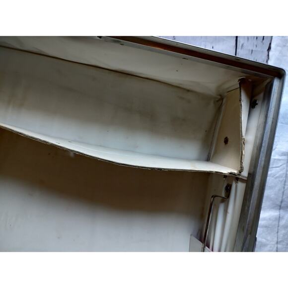 Vintage 1968 Mattel BARBIE DOLL Hot Pink Vinyl Storage Carry Case TRUNK Read - Picture 16 of 16